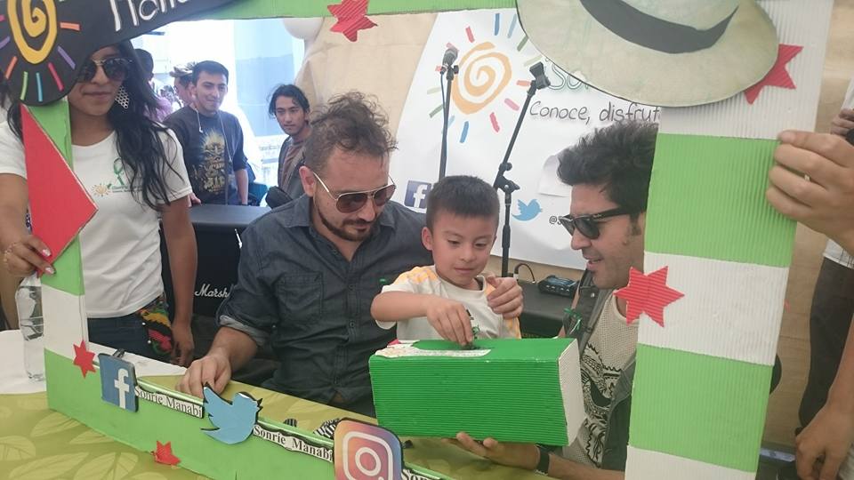 Sonrie_Manabi's tweet photo. @VERDE70oficial apoyando a #SonríeManabí #SolidariosEc #PorTiManabí #FelizJueves https://t.co/h9z34u3L8K