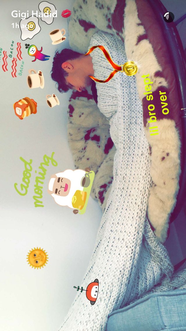 _ZiGiUpdates_'s tweet photo. #SC | Gigi Hadid vía Snapchat https://t.co/Cdqoy0NJp5