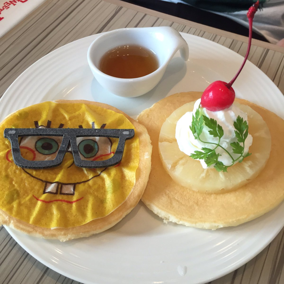 tokyoIo's tweet photo. my last day in tokyo (and in japan) was spent at the spongebob cafe hahaha no regrets https://t.co/WRSvj9mlPj