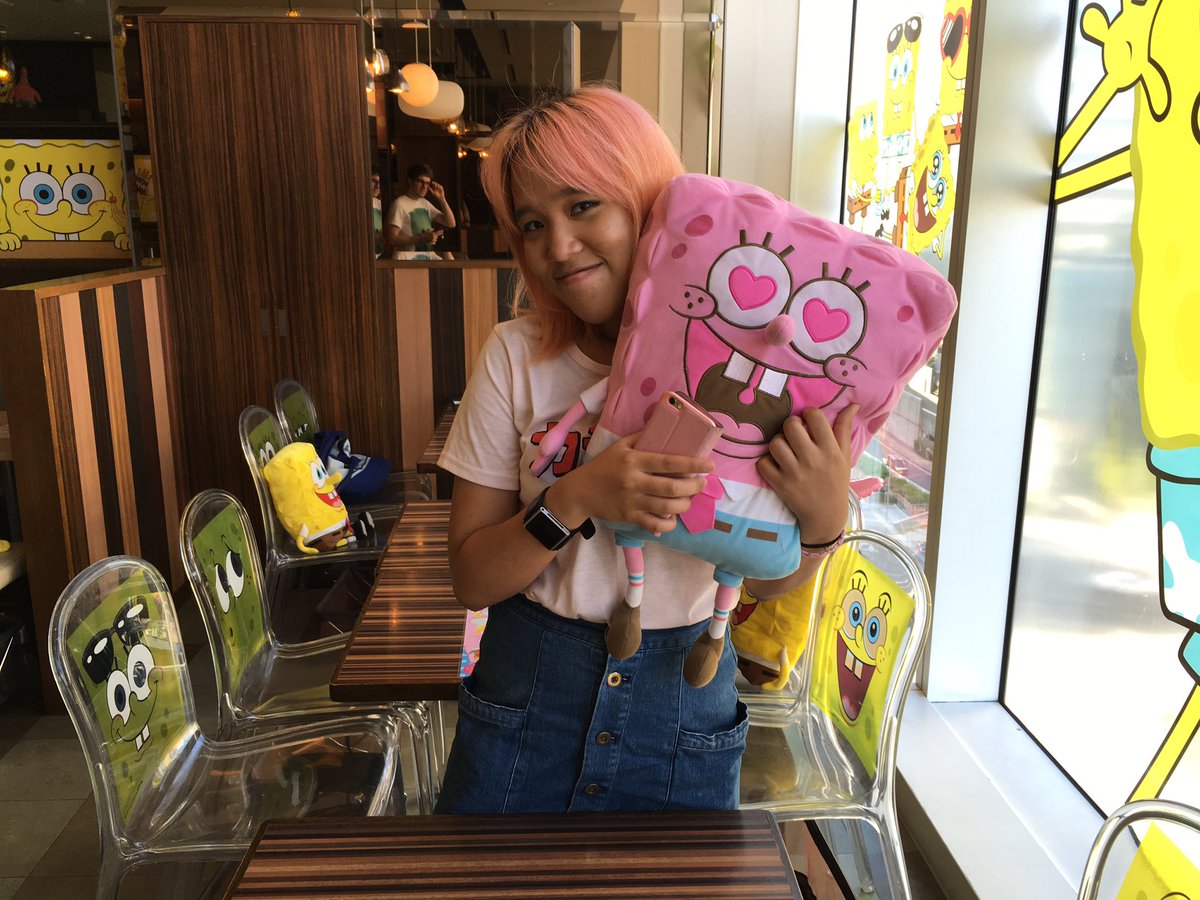 tokyoIo's tweet photo. my last day in tokyo (and in japan) was spent at the spongebob cafe hahaha no regrets https://t.co/WRSvj9mlPj