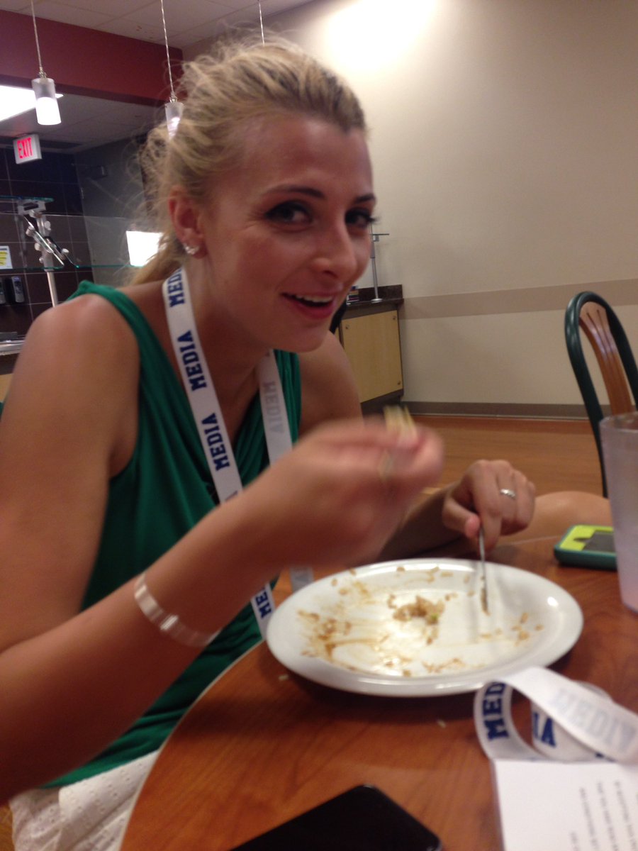 SportsByBond's tweet photo. .@JennaCottrell leading the #CleanPlateCrew #BillsCamp https://t.co/23WW23SUoc
