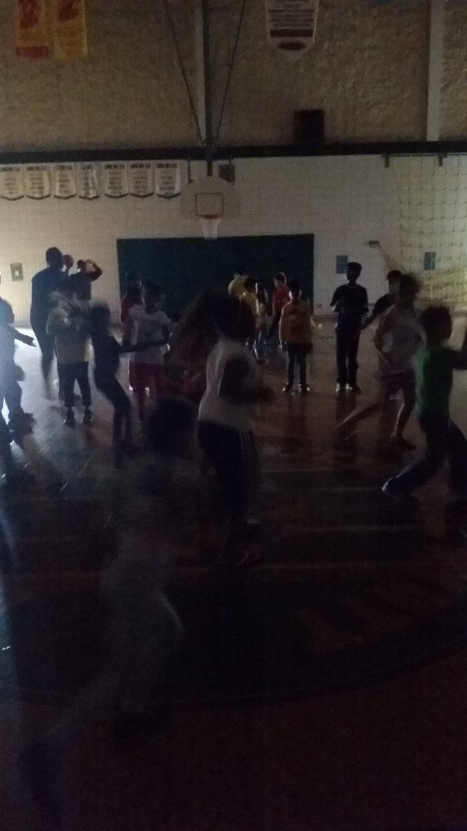MsCastleNine's tweet photo. Nothing cures morning blues like a dance party! #Aspirelrsd @louis_riel_sd https://t.co/b0GppIeLW2