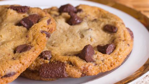 NBCNews's tweet photo. Here's where to snag a free cookie on #ChocolateChipCookieDay: https://t.co/ca38cvvP95 🍪 https://t.co/Uj1mkT3btf