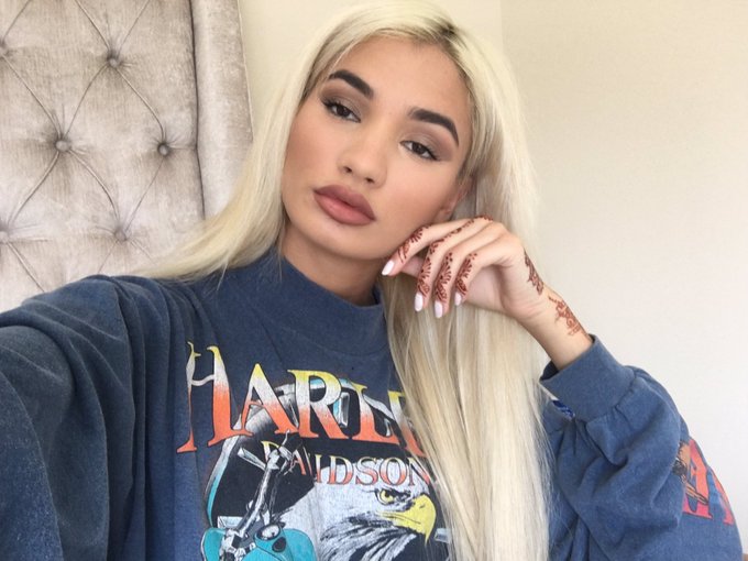 Watch ♕ Pia Mia's leaked NSFW photo on TwXstars