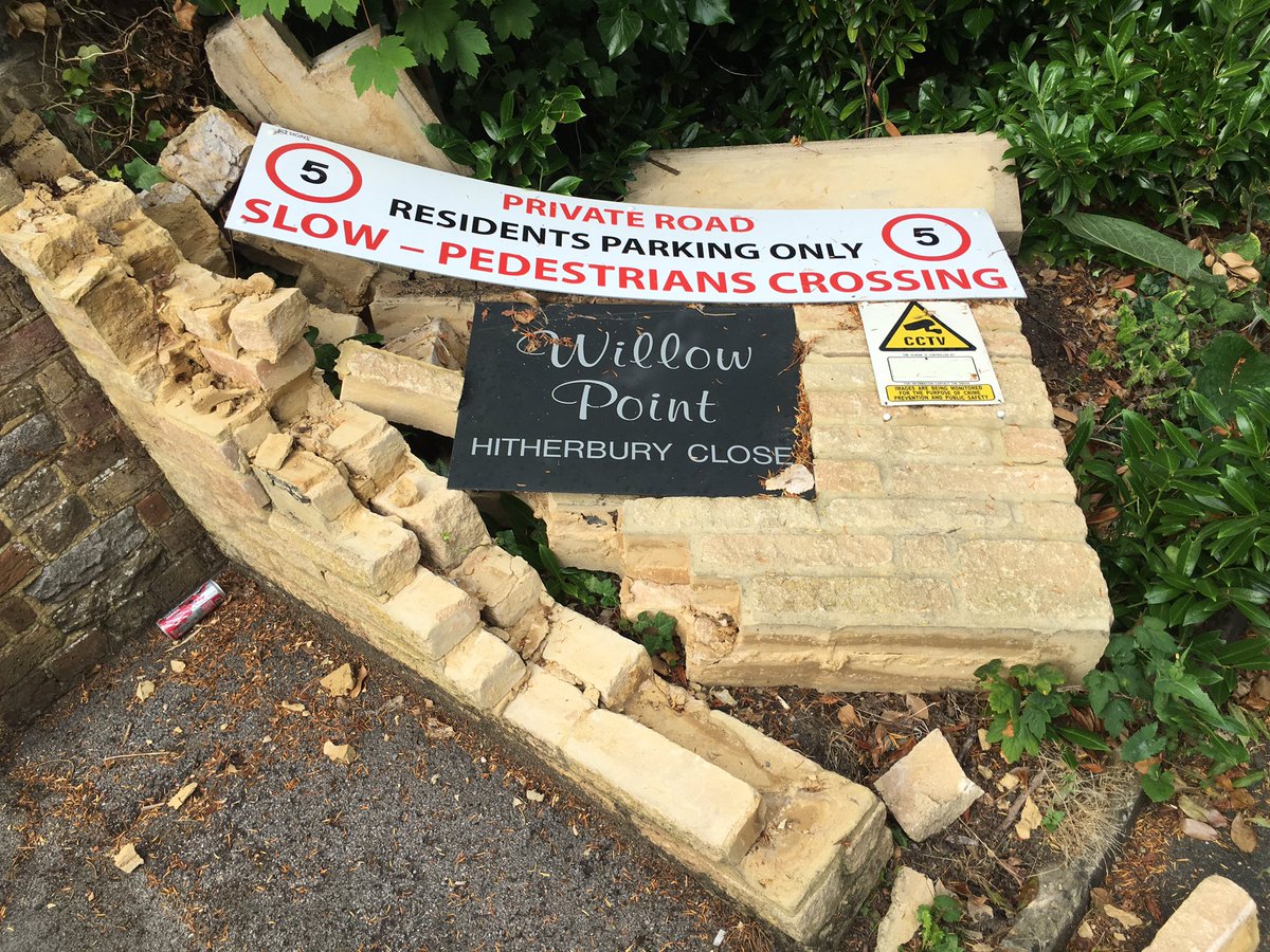 LondonRoadClub's tweet photo. Too many issues in this picture to fit into a tweet https://t.co/YEMMOxPqyE
