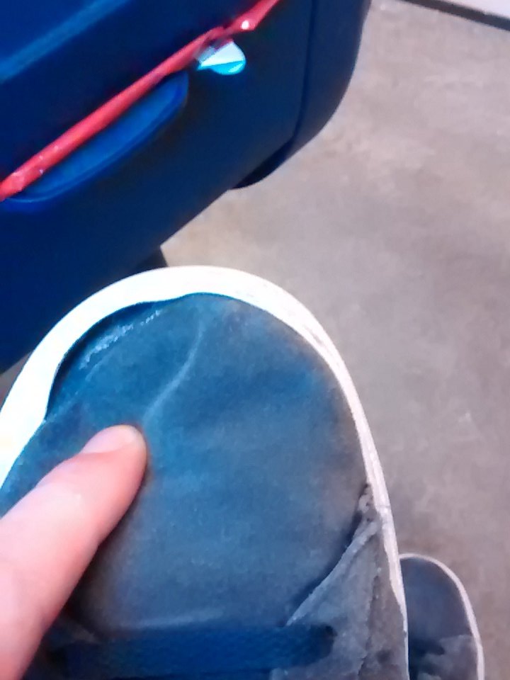 jorisvangurp's tweet photo. @Aktiesport hoe lang zit er op @adidasoriginals schoenen? Na een half jaar de lip al kapot. https://t.co/ZtzWSr8isL