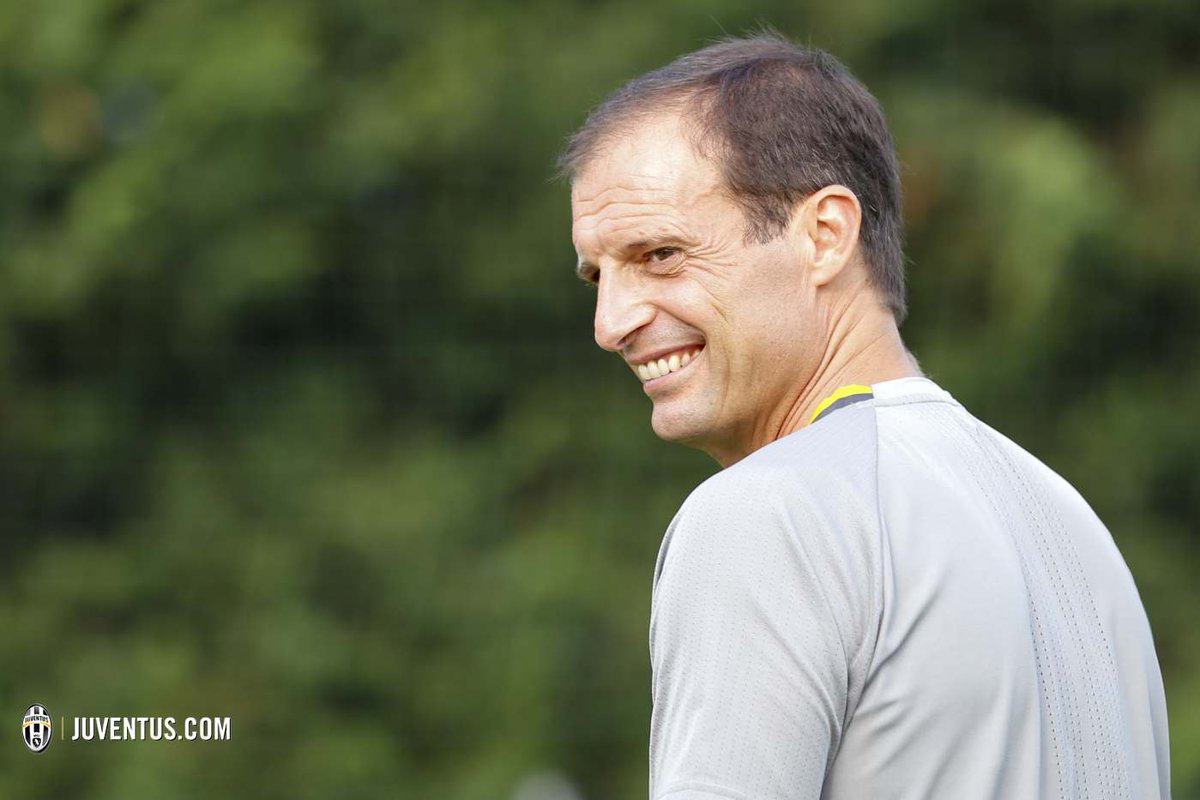 juventusfc's tweet photo. Uno contro uno, conclusioni in porta, partitelle a tema... Si lavora sodo a Vinovo https://t.co/BQKkB9xyZu https://t.co/AEH6UNntur