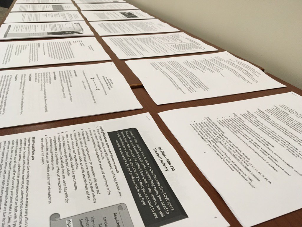 ProDevISU's tweet photo. Quite a spread of syllabi! Lots of practical course design tips to take away from the Summer Showcase. #CTLT2016 https://t.co/oAOcFB8pzx