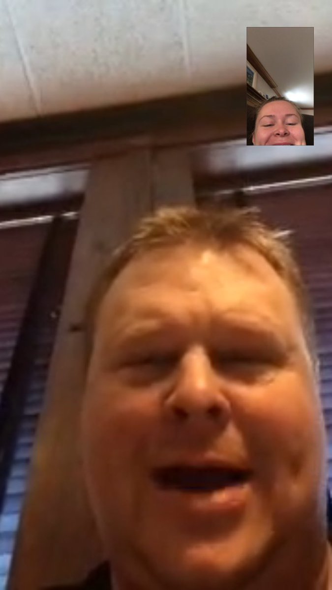 medusatiggobiti's tweet photo. Applebees facetime #samehead https://t.co/oDz0ohhUYo