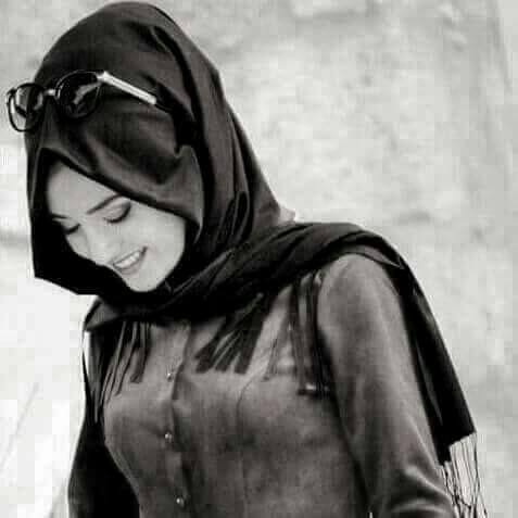 123457q's tweet photo. هناك اشخاص لا تعرف 
هم اصدقاؤك ام احبائك
ولا تعرف 
هم نبض قلبك ام قلبك نفسه https://t.co/AXugZ54Mco
