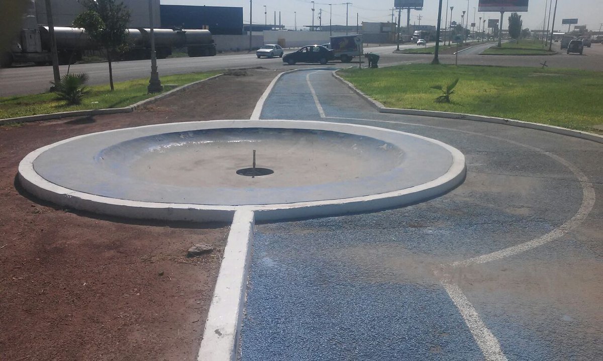 serviciosgomez's tweet photo. Mantenimiento en fuente del corredor ecológico del Periférico Ejército Mexicano #GómezPalacio #TrabajandoConGanas https://t.co/CNTSVSX8J8