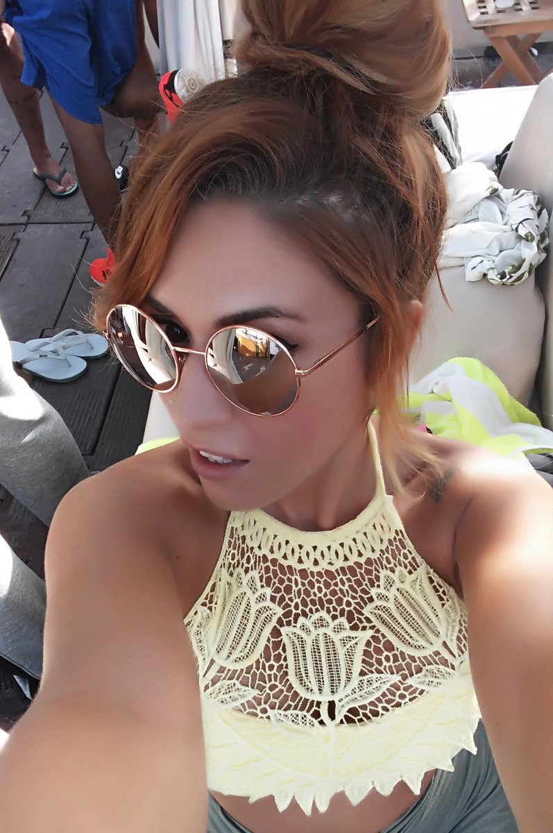 tamaradiamond's tweet photo. Rozando los 30 y como el vinoo laaaaaaalalalalalalaaa https://t.co/Wc4CInjWCI