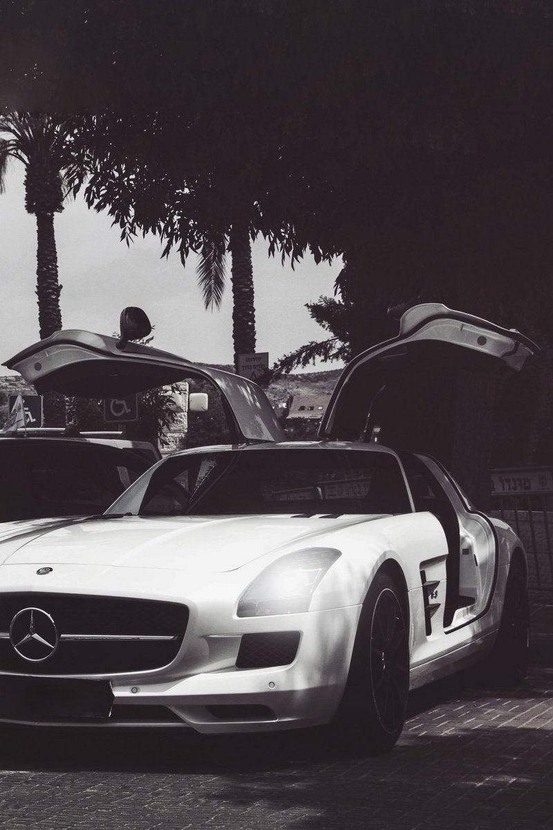 DrivingInKenya's tweet photo. Wings Up People! #SLS #AMG #GT Weekend's here! https://t.co/I4D4ByZsAe