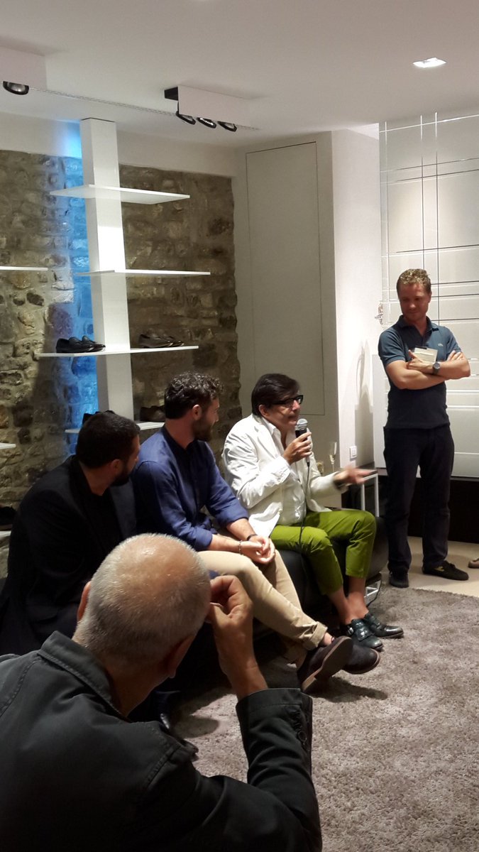 Ed_Universosud's tweet photo. @fortupicerno hai appena realizzato il sogno della tua vita...un dialogo con @gaetanocappelli #nottebiancalibro https://t.co/E1vfK8T9f3