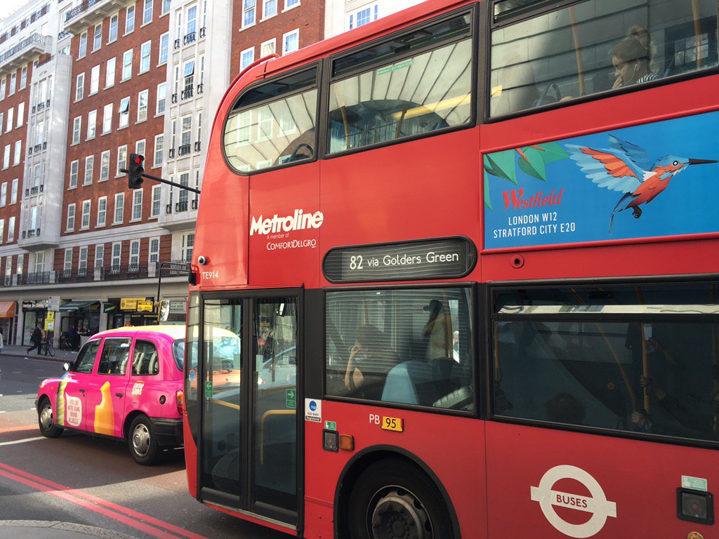 Jag saknar min kollega <a href="/JensCHilner/">Jens C Hilner</a> i London. Han älskar att ta bilder av röda bussar:)