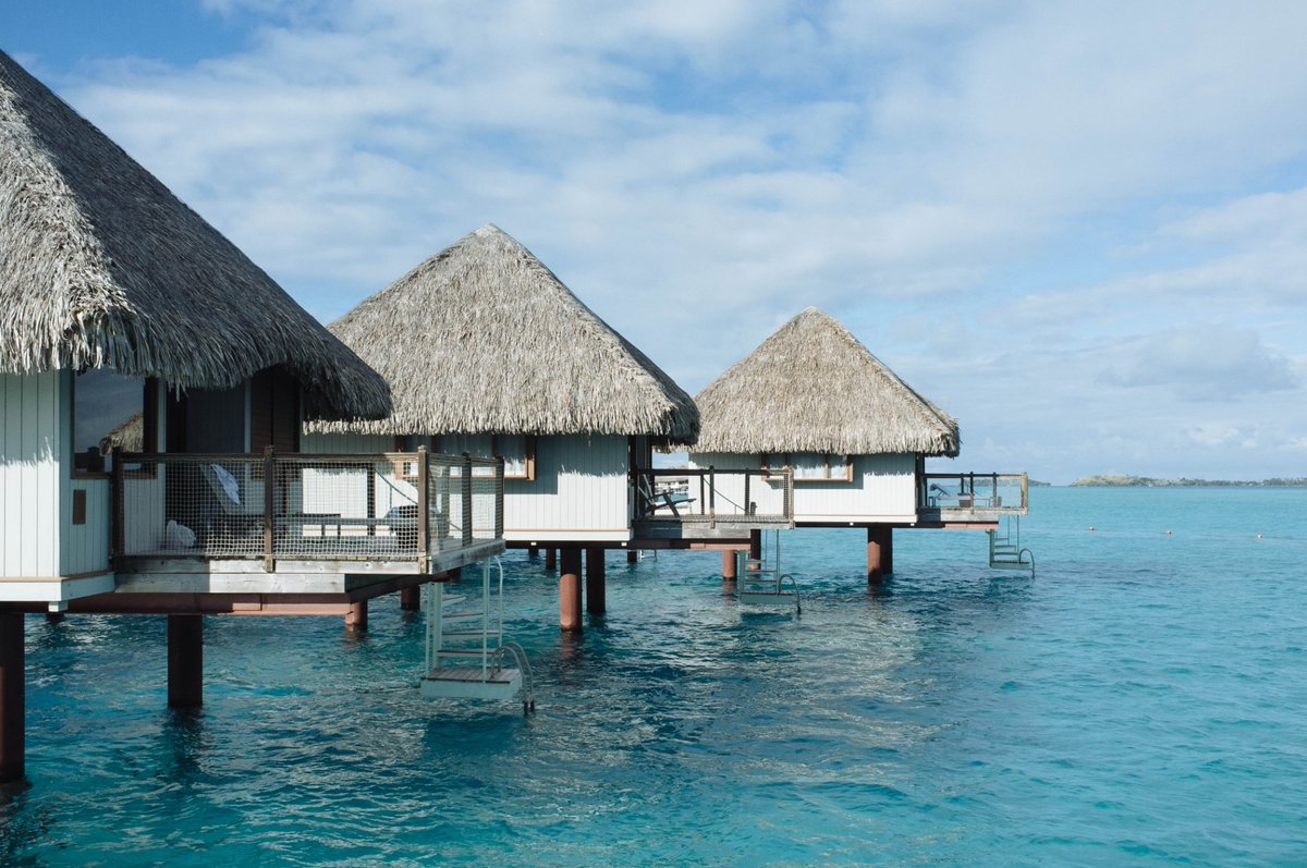 TraveIings's tweet photo. Bora Bora https://t.co/eRkilo0HbJ