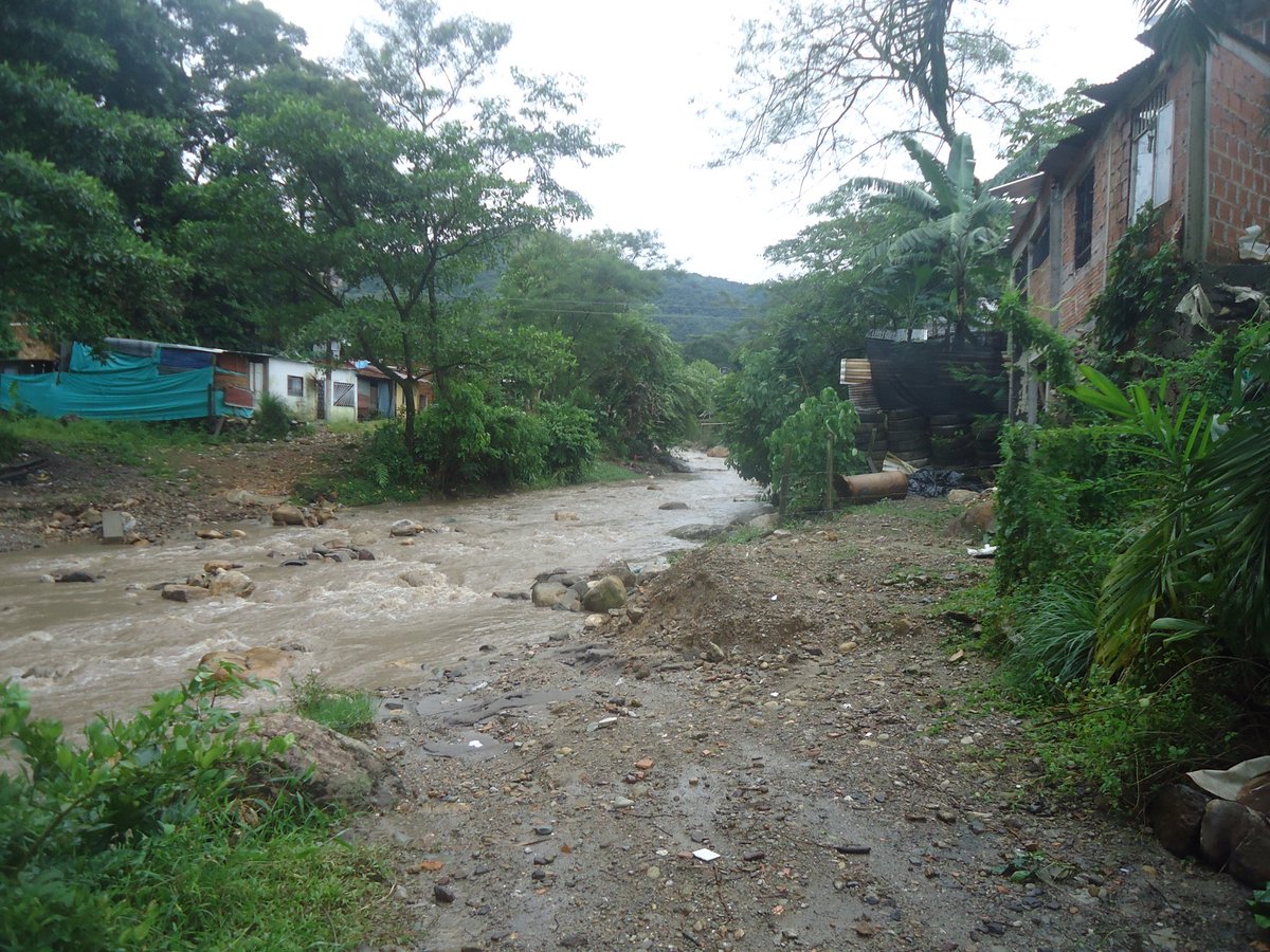 AdolRodriguezI's tweet photo. Una visita a la comunidad de #CañoGrande en el barrio Playa Rica, #ComunaOcho https://t.co/LrerNSgTUP