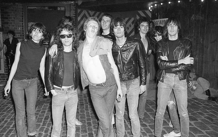 PunKandStuff's tweet photo. Chrissie Hynde, The Damned and The Ramones 1977 https://t.co/jRQxRV9UdD