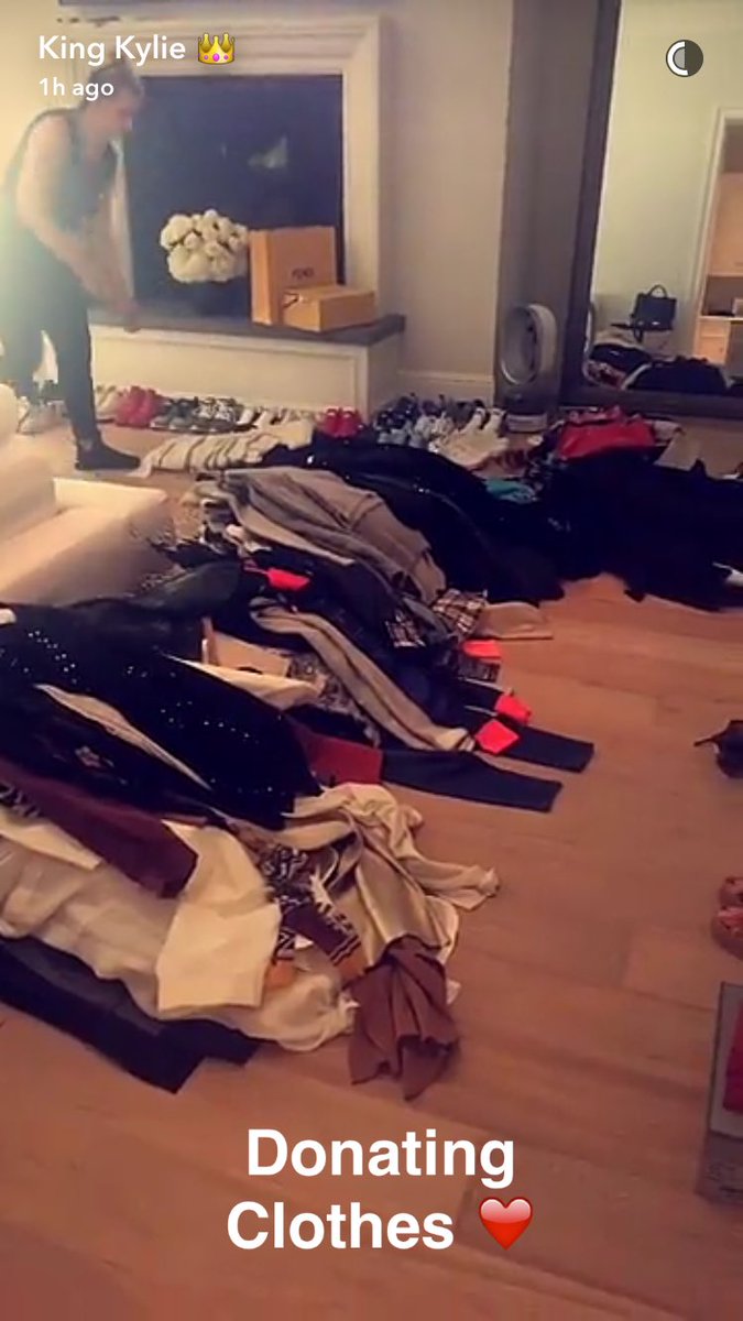 Holdoniamgabbin's tweet photo. Because @KylieJenner is an amazing human being ππ #SnapchatScreenshot https://t.co/pY7UpdhVUE