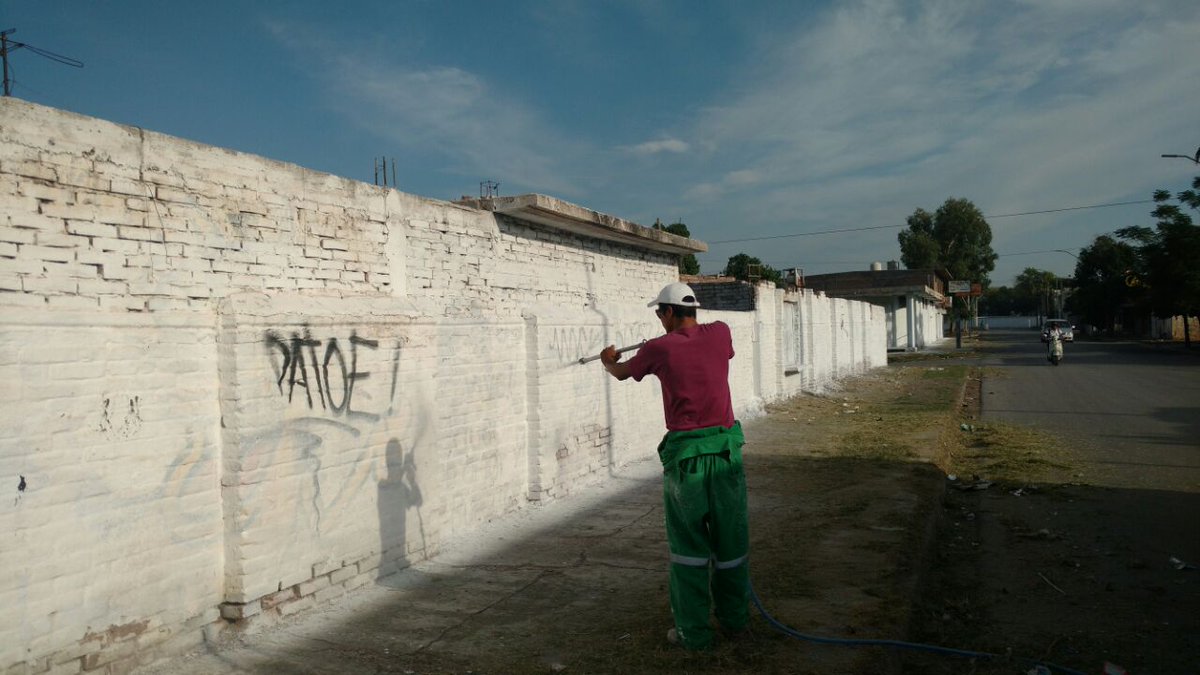 serviciosgomez's tweet photo. Programa permanente AntiGrafitti en la Av. Aldama zona centro #GómezPalacio #CumpliendoConGanas https://t.co/OFkCRcCOzb