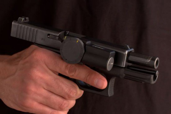 sirabee_news's tweet photo. 拳銃がより安全に？イタズラ防止機器に巨額の資金が集まる | しらべぇhttps://t.co/IWb0bX07k4 @sirabee_news #ZoreX #銃 https://t.co/zbOdQO99aZ