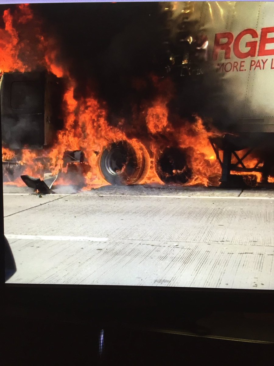 AlexPLombardo's tweet image. #BREAKING #TrafficAlert 287 backed up for miles because of this mess @OhDonTraffic with the live report @News12NJ