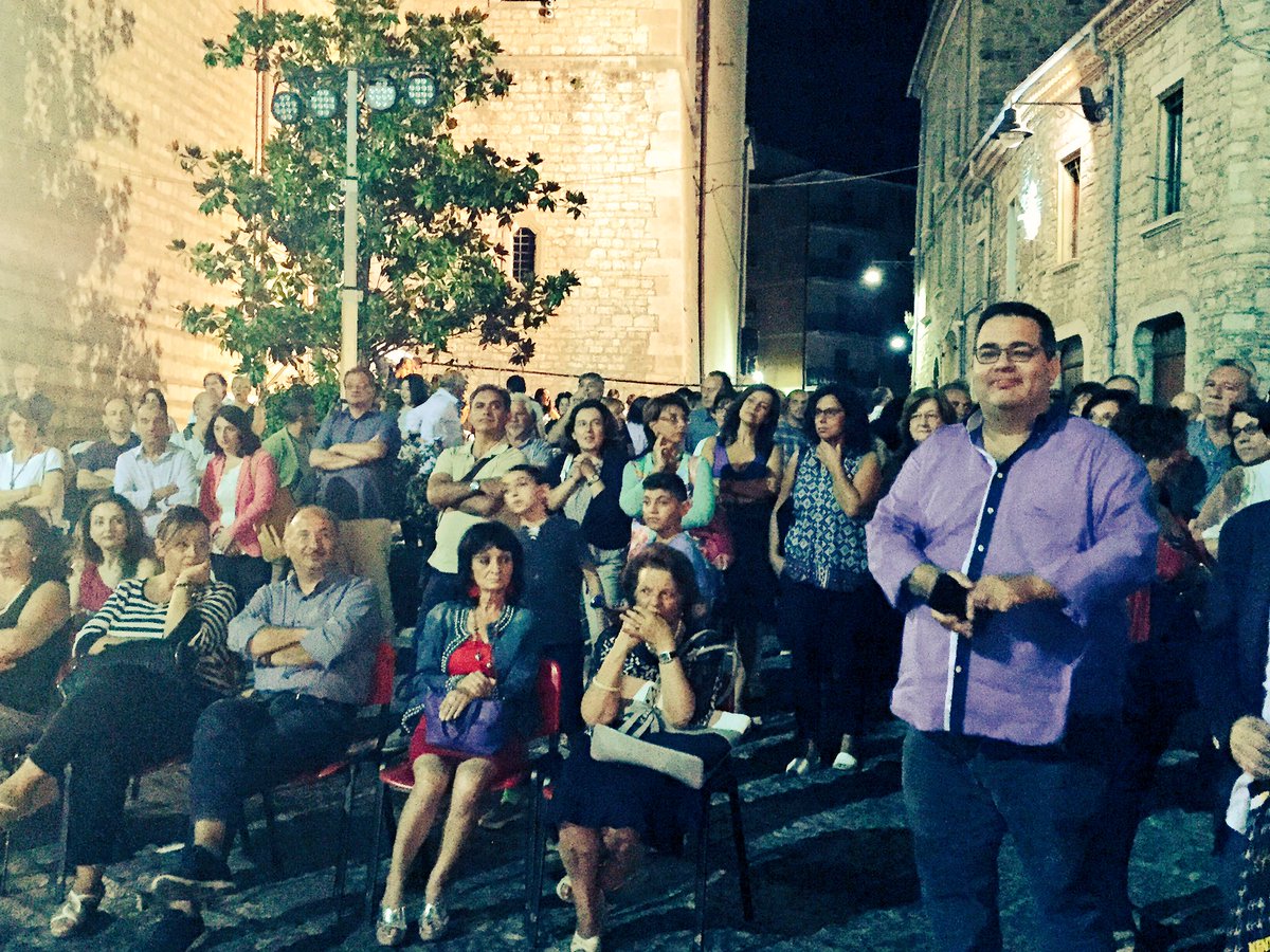 BccBasilicata's tweet photo. @LettiDiSera #nottebiancalibro grazie a @BCC_laurenzana per il contributo straordinario a questo #evento https://t.co/Bv8fMBEOuH