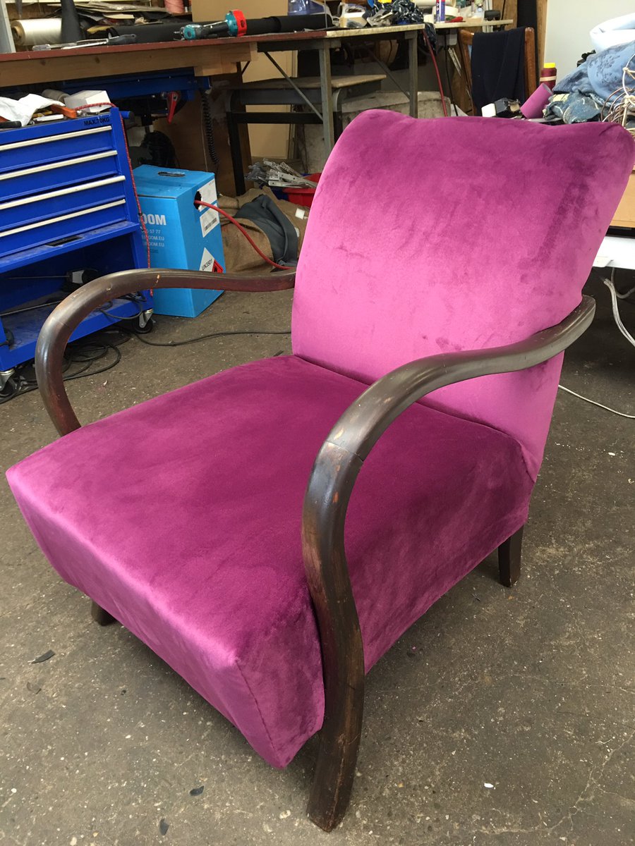 JeanetteAtelier's tweet photo. Voor en na... Mooie opdracht, was een hele klus, op de klassieke manier gestoffeerd.. 😊 Het resultaat mag er zijn 😀 https://t.co/zuXNN6nRwT