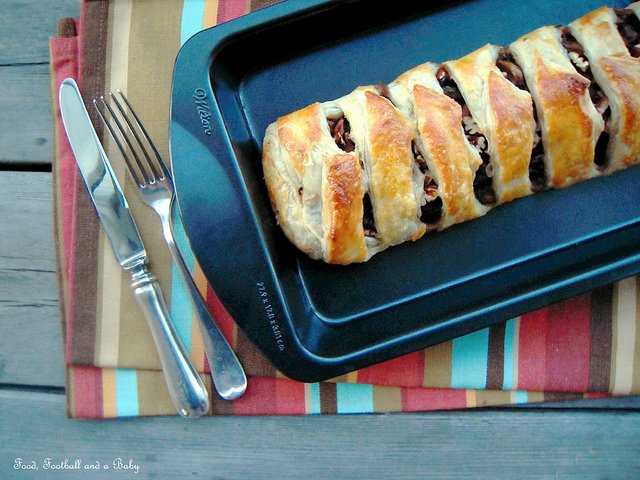 #GetAdventurous @michpetersjones' Indian Spiced Mushroom Puff Pastry Braid w/ Plum Chutney | ow.ly/YUfJ302Toiq