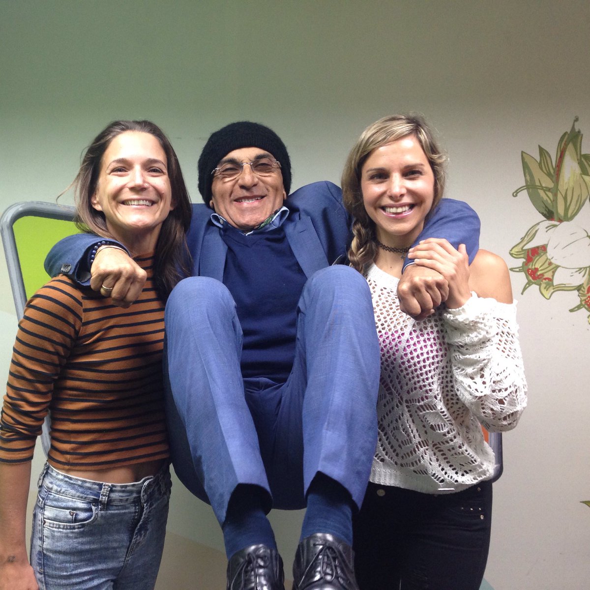OrnellaPuccio's tweet photo. En Radio Felicidad 88.9fm contando sobre nuestro evento " Sintoniza Contigo Mismo" junto al Dr Pérez Albela. https://t.co/EKVrltmFdc