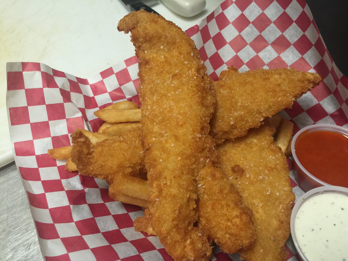 BmbgTigard's tweet photo. If you like chicken tenders then you'll lose your $h!# on these handmade strips. #chickenstrips #panko #amazing https://t.co/MAd0hrAH12