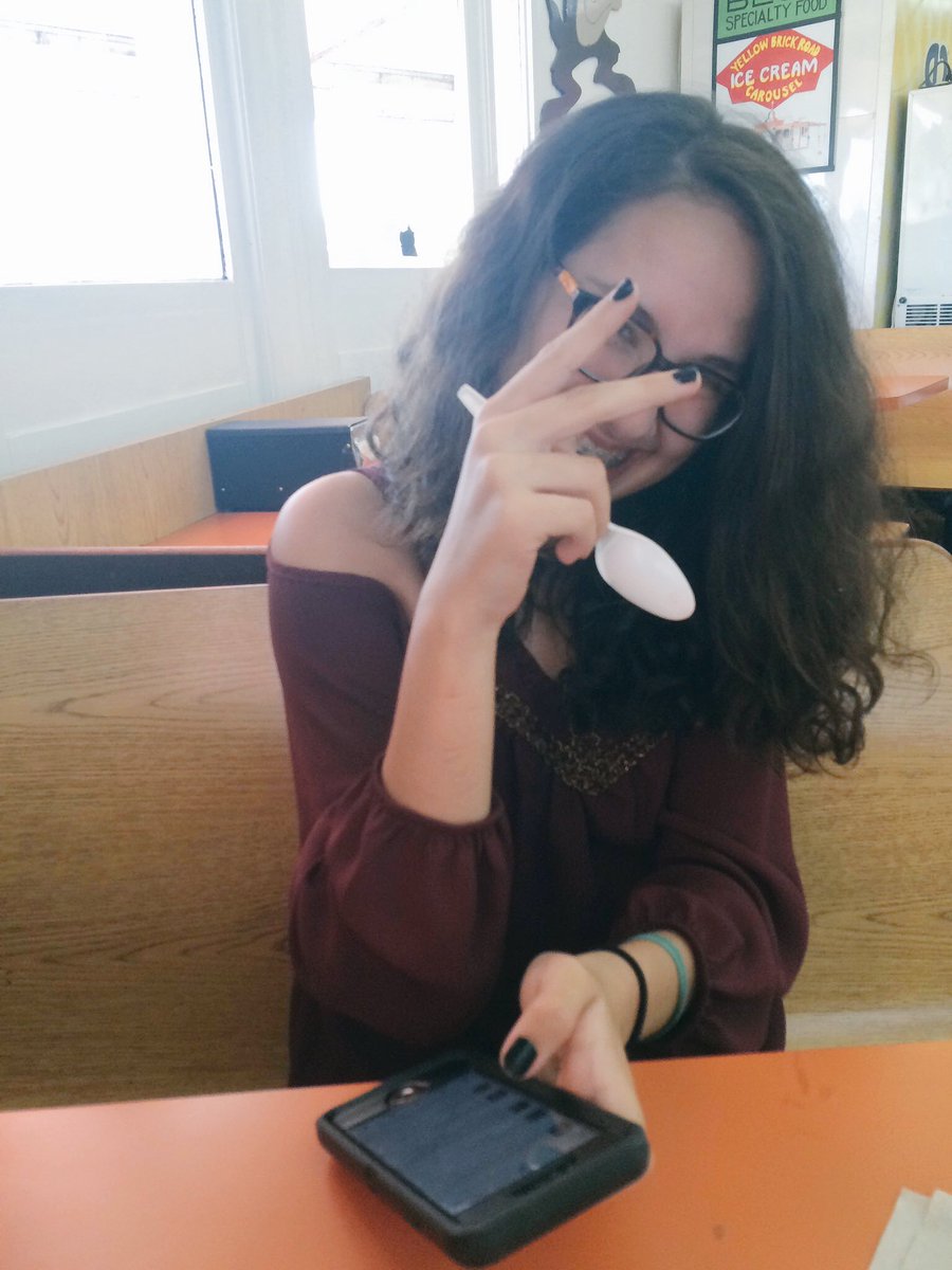 odetoalmost's tweet photo. idk man søfie made me👻 https://t.co/KzqAhc0qP3