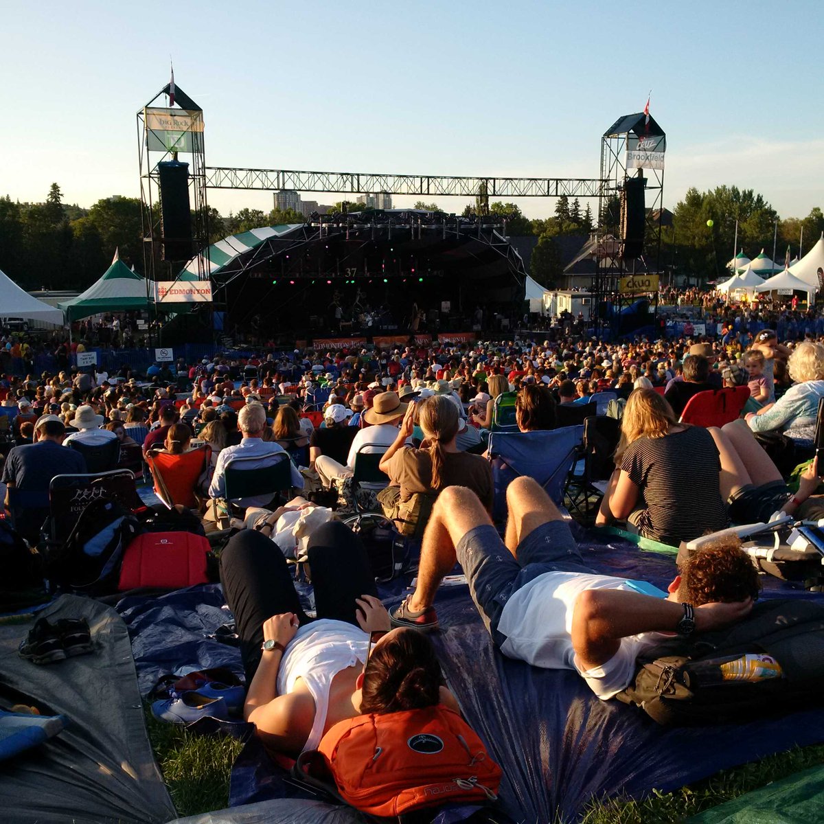 LindaDuncanAB's tweet photo. Gorgeous Edmonton evening in the river valley at folk fest groovin' to Montreal's Barr Brothers #efm2016 https://t.co/weVOUomZWt