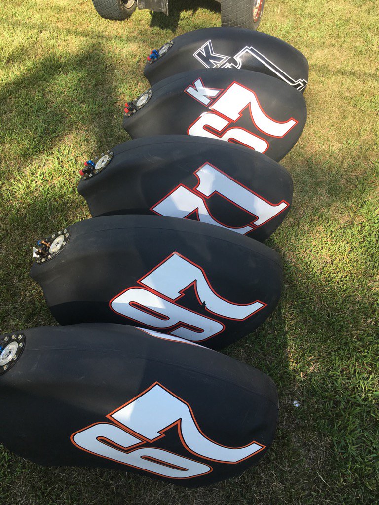 OfficialMarcEG's tweet photo. Little tail tanks off. Big tanks on.
Prepping cars to run @BellevilleHB !
#needbig'uns #notjusttanks https://t.co/oHVHXaE5zm