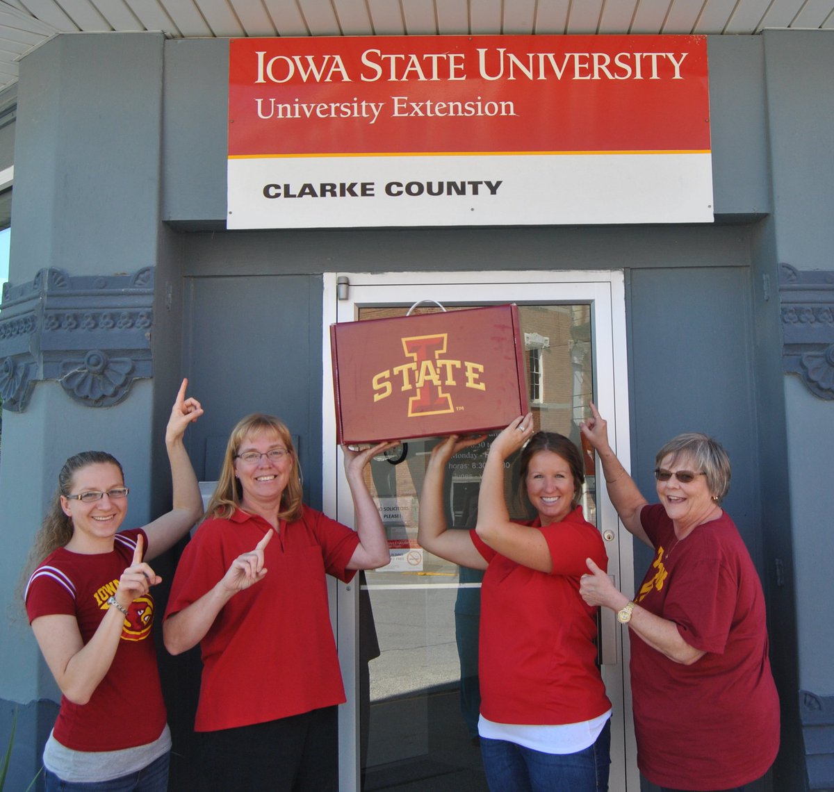 ISUExtension's tweet photo. The #ISU99 hunt heads to Clarke County Friday. Can you grab the box? Clues start dropping between 1-3 p.m.! https://t.co/Chxhpoe9Vp