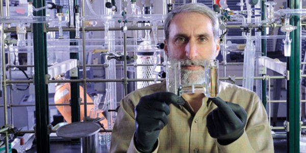 Professor cria bactéria artificial que produz combustível. Leia em bit.ly/2alB2cn