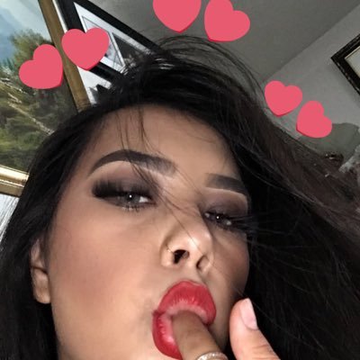 FUCKSELiM's tweet photo. what is She doin  That's  Not  sanitary  Smh..... https://t.co/VwUYlb6kQB