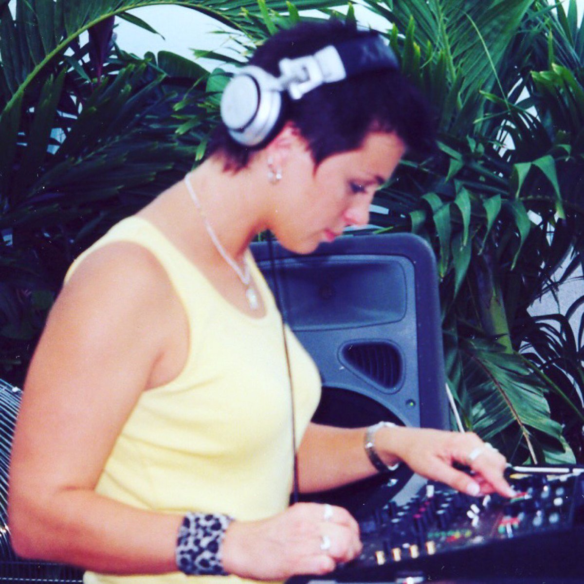 DJTracyYoung's tweet photo. Throwing back to Power Studios in Miami's Design District!! #tbt #djlife #djthrowback #tracyyoung #miami https://t.co/JAF33fjOgh