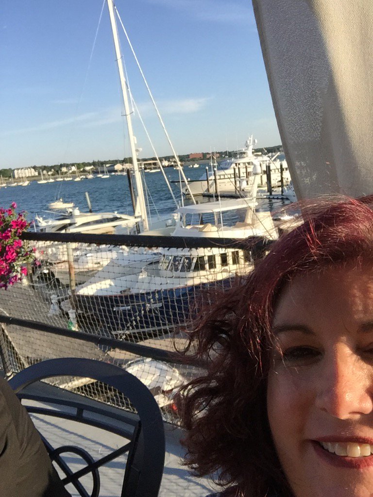Dodieto4's tweet photo. Dinner after Trump!!! https://t.co/aRfyvDkjHf