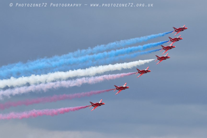 EssexHebridean's tweet photo. First few shots specially for the @DyeTeam2016 #ColourMagicians - bloody epic today chaps! @rafredarrows https://t.co/aZ7U7GDQgs