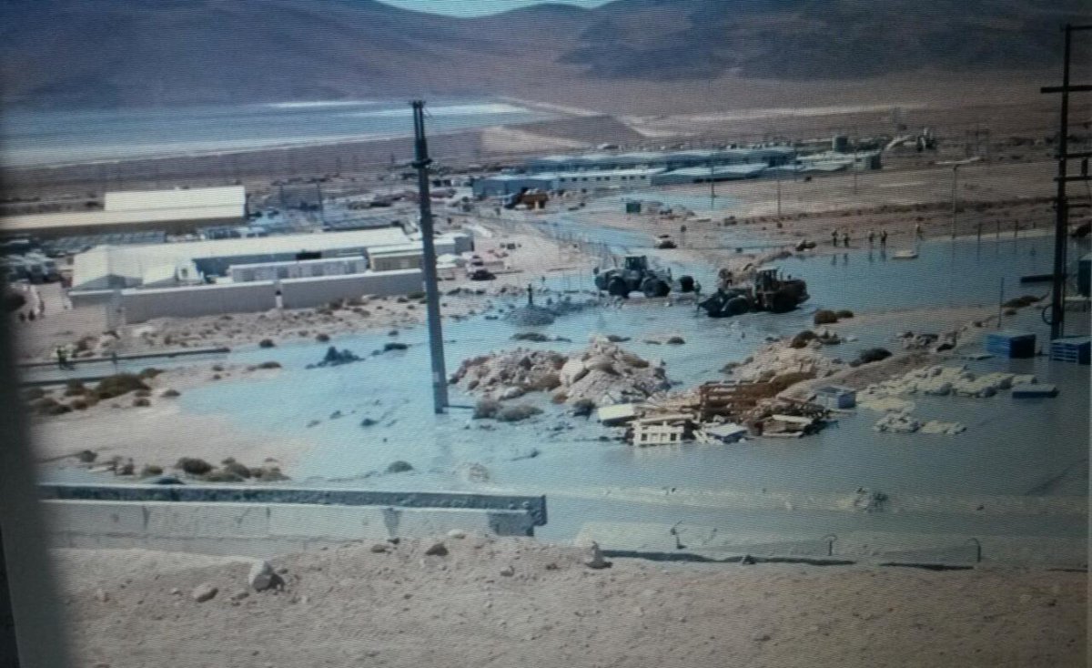 PersonalEscrito's tweet photo. "Video of toxic sludge heading towards #Michincha #Salar https://t.co/ExIXG0dASk" -@alonsobarros #Collahuasi #mining https://t.co/d4hyvTQiC8