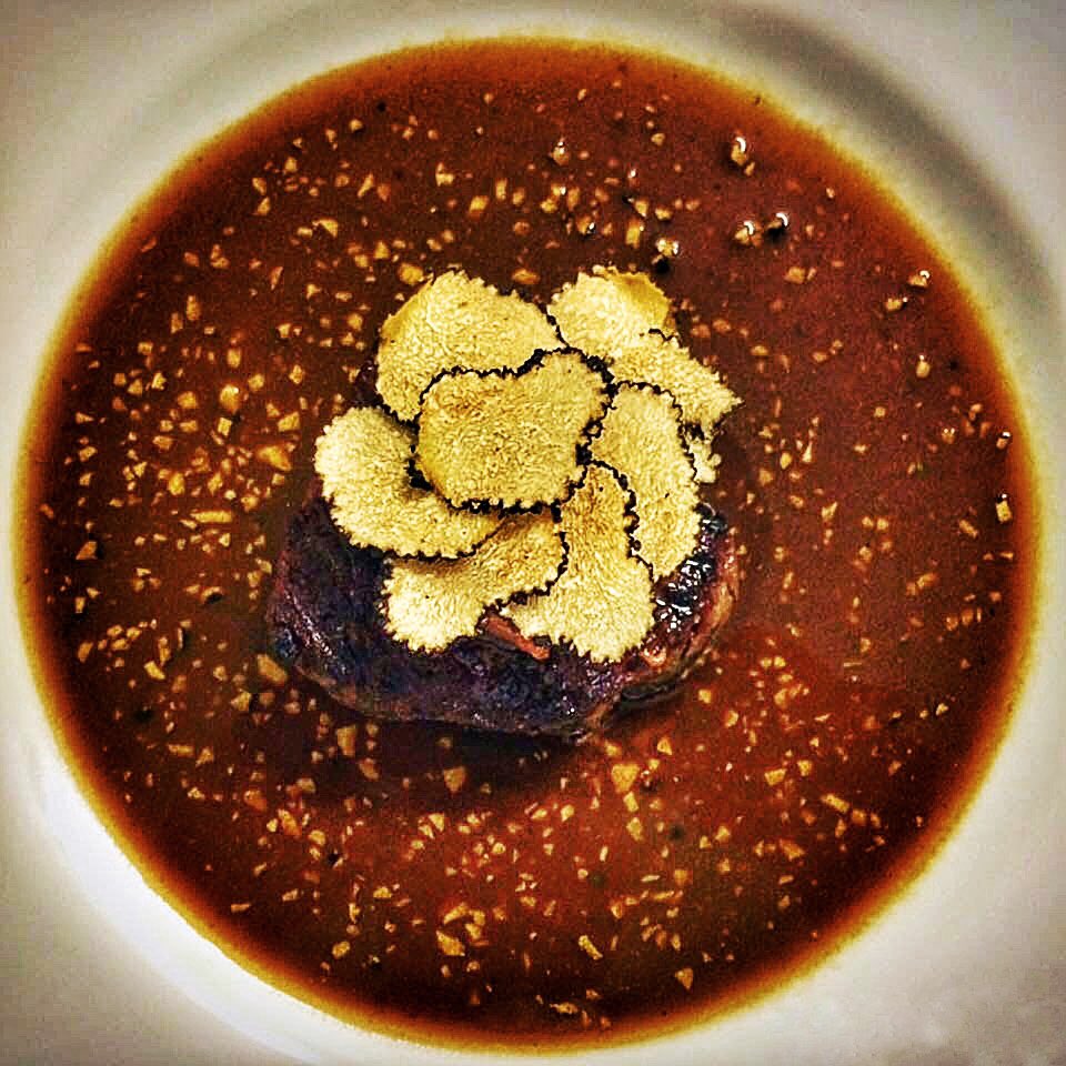 LudovicDumont's tweet photo. Rossini impérial 🐮
#beef #foiegras #truffe #Périgueux #frenchfood #tasty #sauce #gourmandise #viande #aveyron https://t.co/KCzNo51ZKU