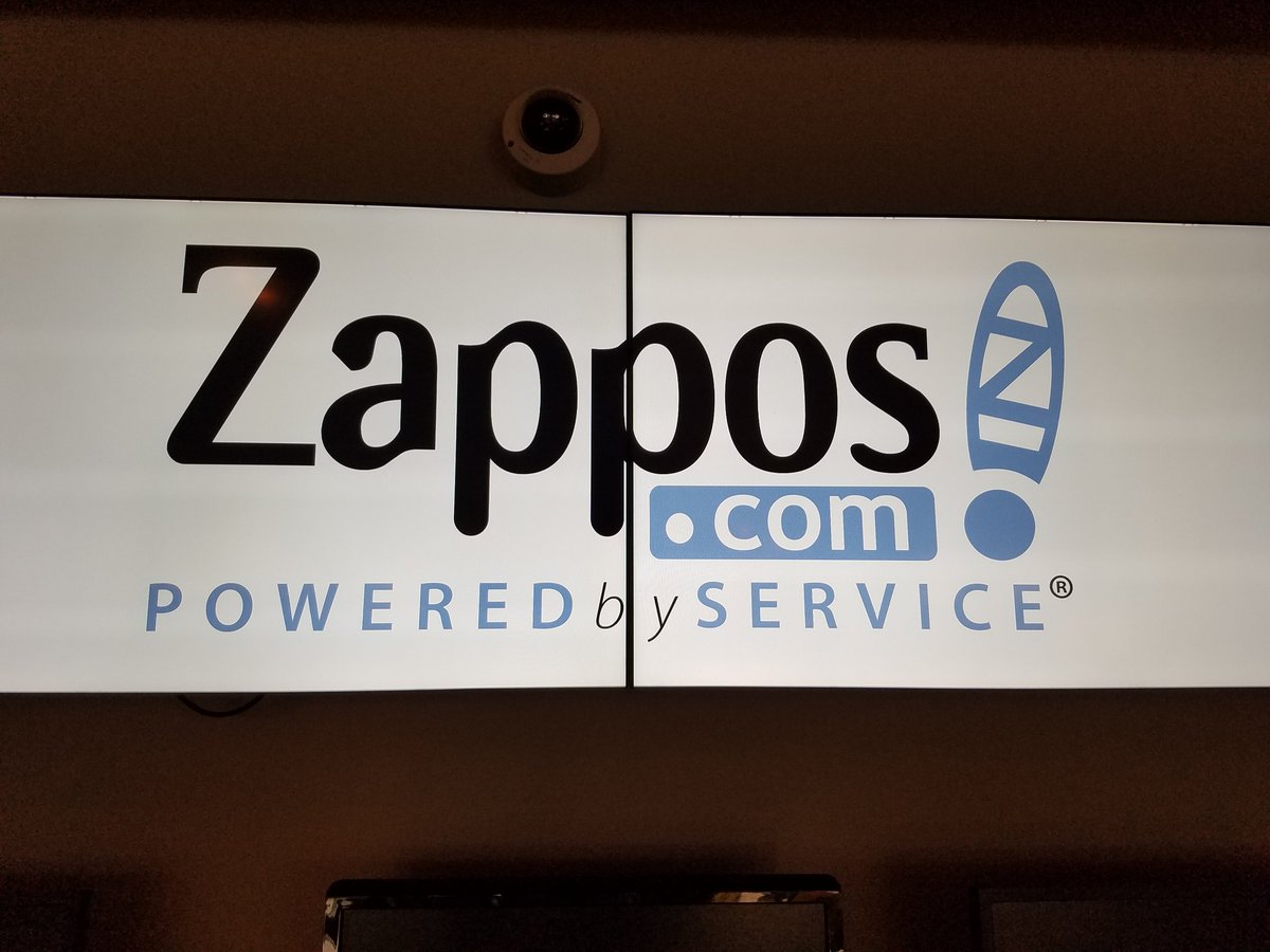TedRossLA's tweet image. Appreciate @zappos giving tour to learn #Awesomeness secret sauce.  Even met @JuanMunizArt! #Zappostour #TeamFlower