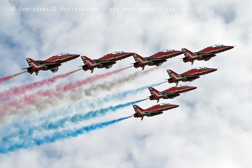 EssexHebridean's tweet photo. Another handful for the @rafredarrows #ColourMagicians - @DyeTeam2016 ! @RAFRed10 @RAFRed1 @RAFRed2 @RAFRed4 https://t.co/0IWvXUTZu4