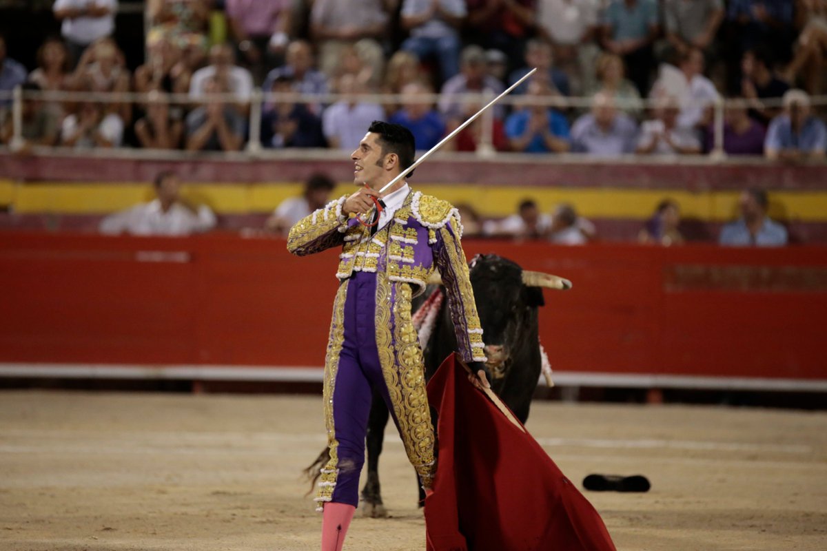 UHmallorca's tweet photo. Ponce y Talavante triunfan en el Coliseo Balear @EPonceOficial @prensaJMM @aletalavante https://t.co/fsXLhYEeee https://t.co/azu9cZxY7d