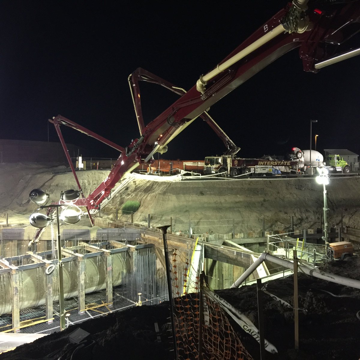 #Teichert's first big pour at Echo project Tuesday night. 1,000 yard pour.