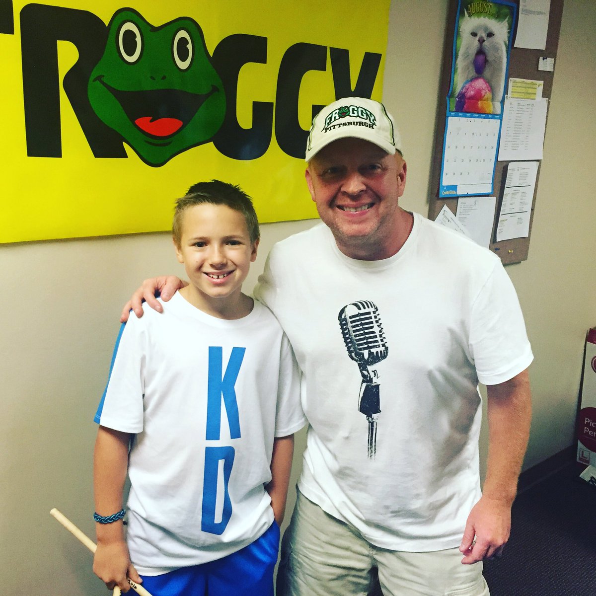 DangerMulder's tweet photo. Great time with 9 year old drummer #AveryMolek from Washington County in studio today @radiofroggy @BradPaisley https://t.co/h4pff9uRoH