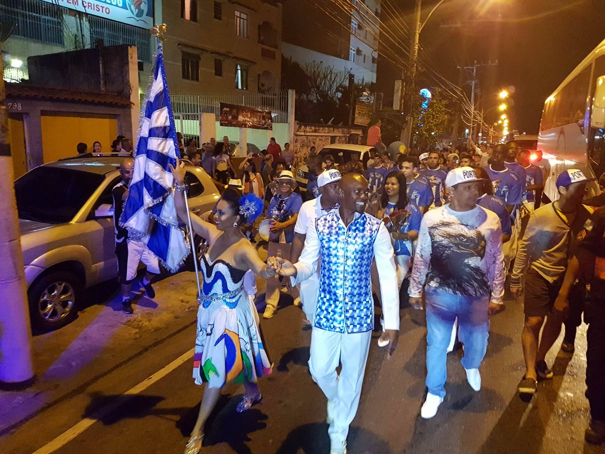 ChamaOlimpica's tweet photo. Que emoção sentir o clima do #Carnaval com Monarco e Tia Surica! Viva a @PortelaNoAr 😃💃 #ChamaNoRJ #ChamaOlimpica https://t.co/st4jiBgSfD