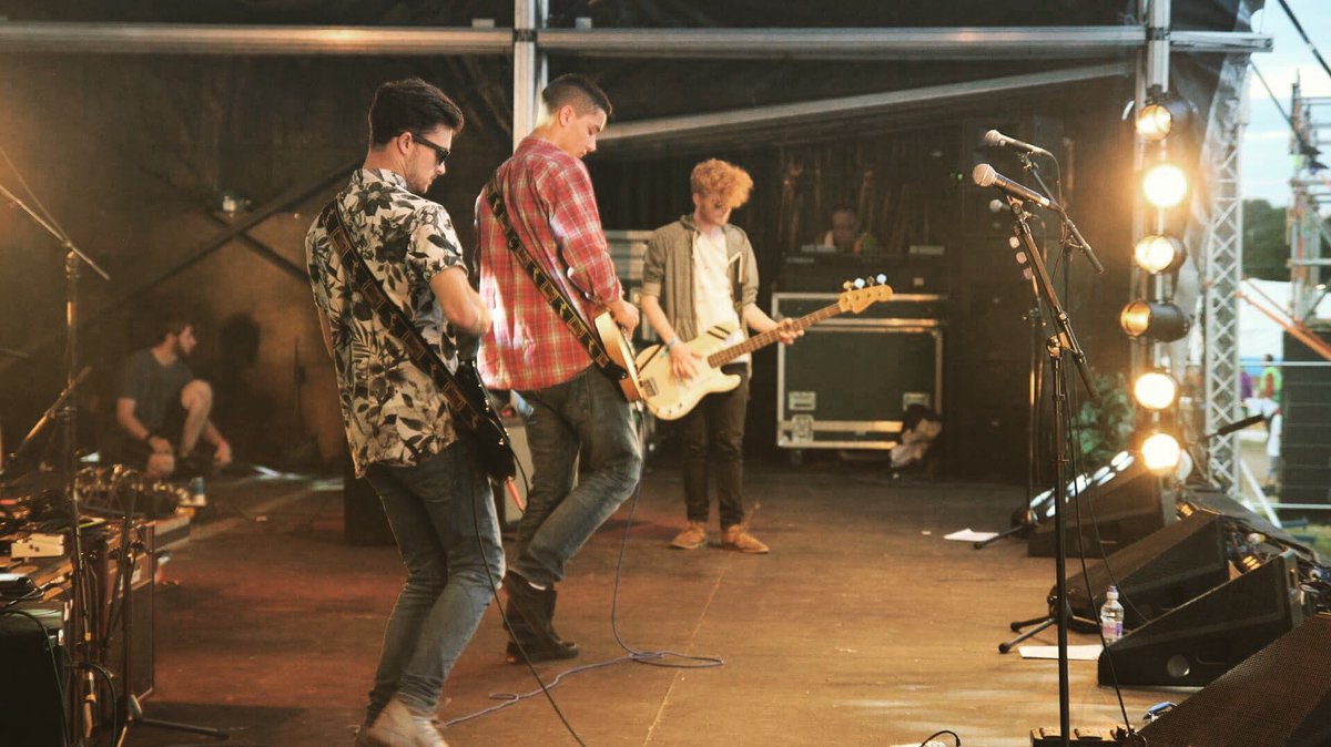 ofedensouthend's tweet photo. 🕶🎸🎤 https://t.co/Nx39XZfhCP