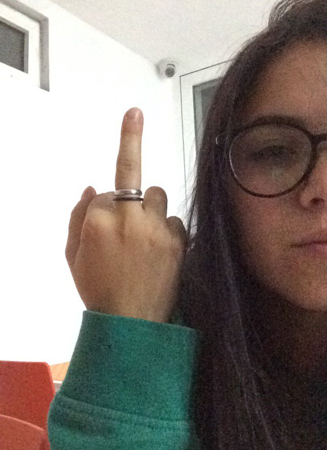 sperwins's tweet photo. Mi da noia il fatto che mi guardino sempre, soprattutto durante le schimicate ignoranti https://t.co/OwHj91R2kI